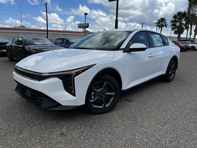 2025 Kia K4 LXS photo 3