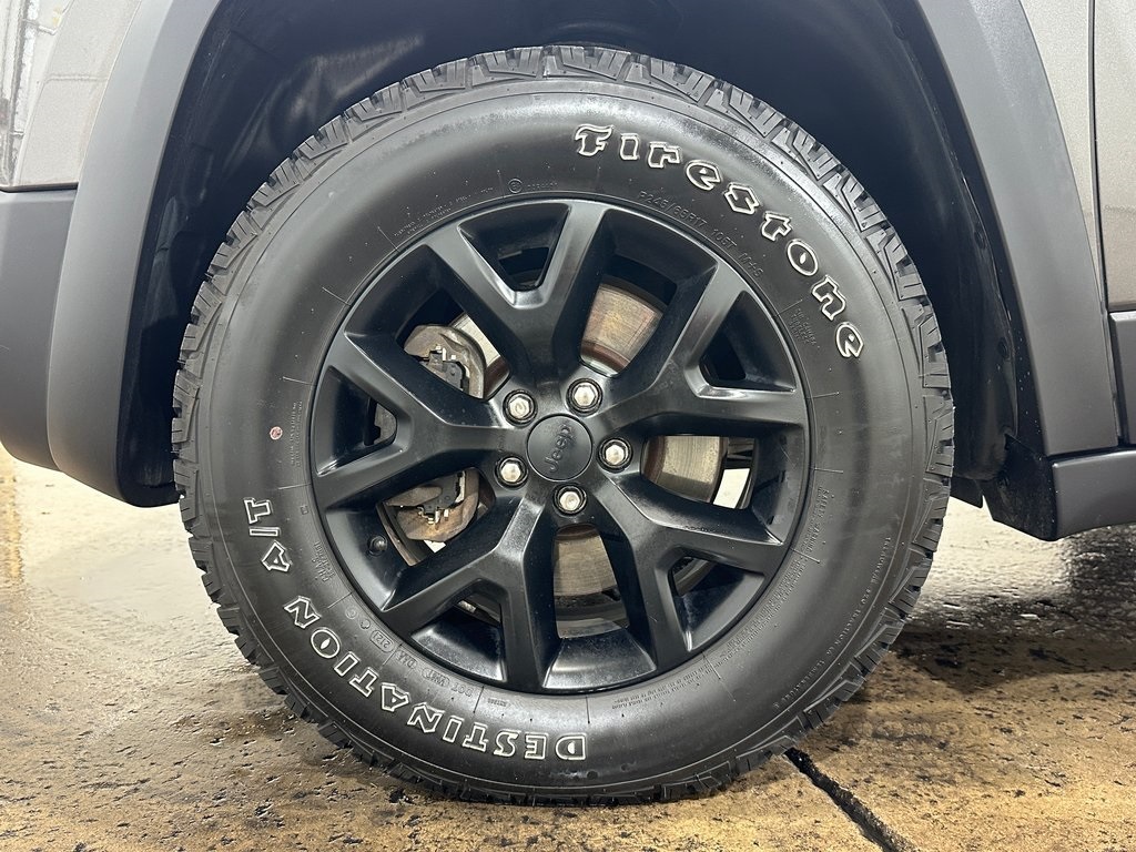 2018 Jeep Cherokee Trailhawk photo 2