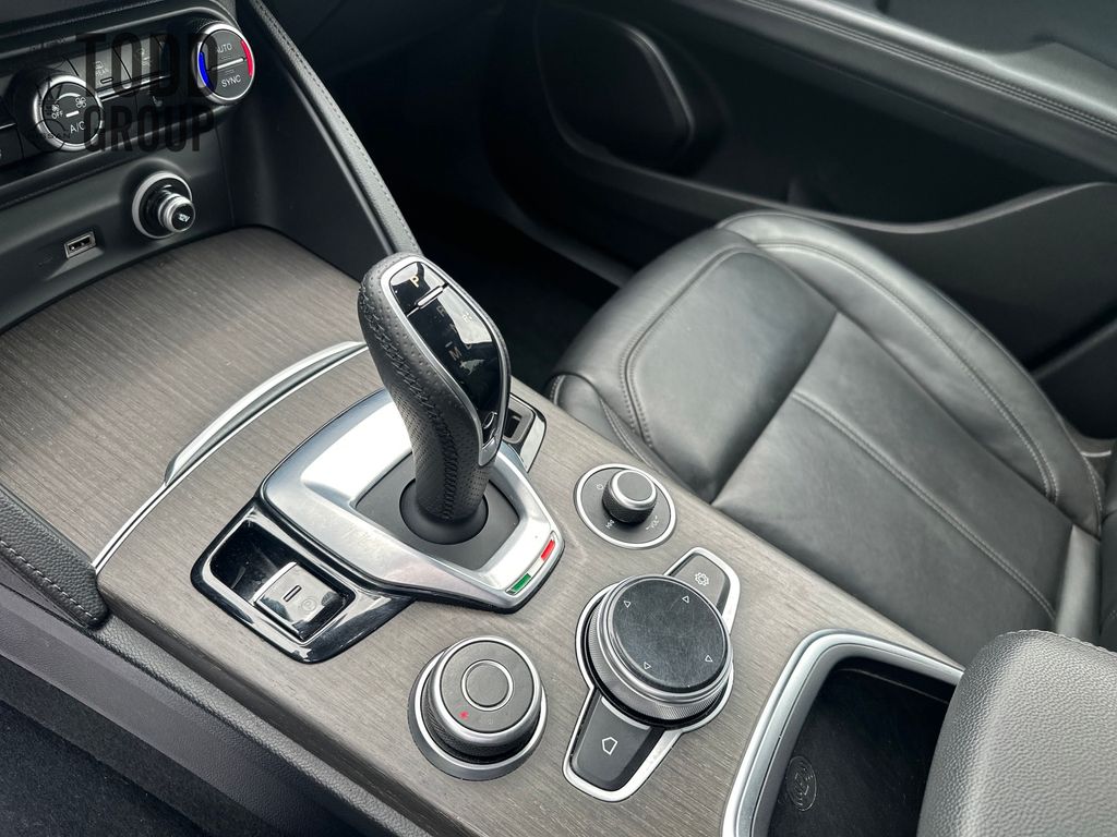 2022 Alfa Romeo Stelvio Ti photo 21