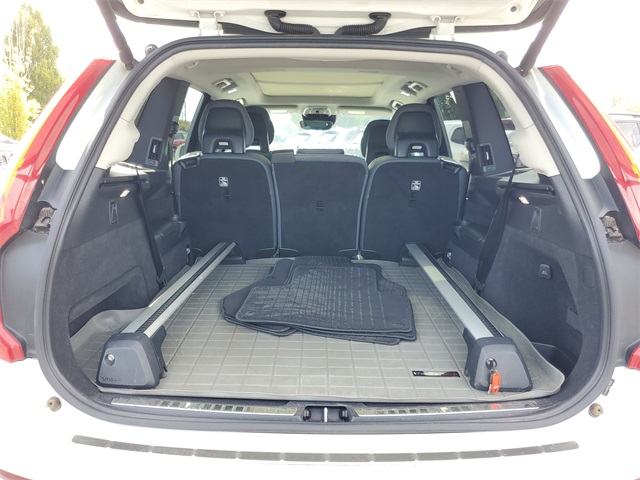 2020 Volvo XC90 T6 Momentum photo 8