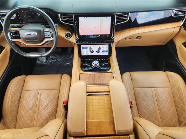 2023 Jeep Grand Wagoneer III photo 17