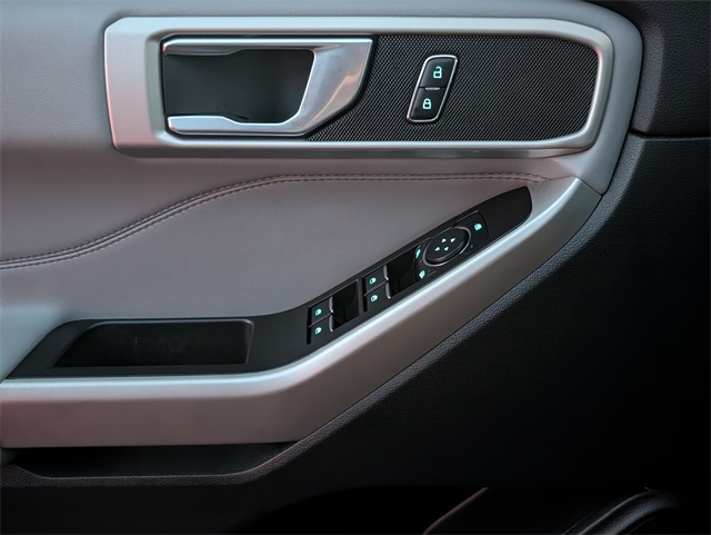 2023 Ford Explorer XLT photo 15