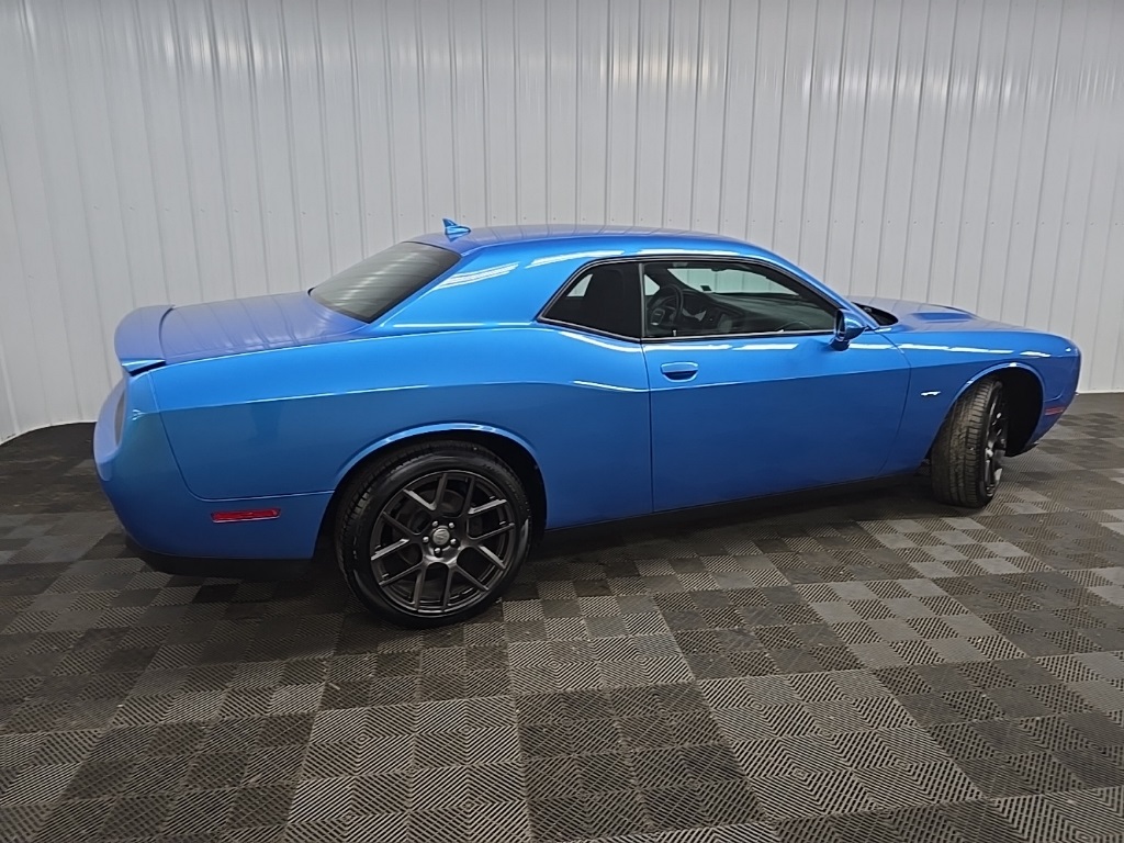 2016 Dodge Challenger SXT Plus photo 3