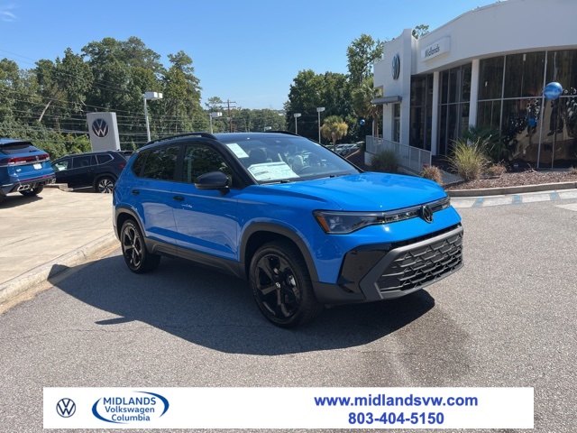 2025 Volkswagen Taos SE Black's photo