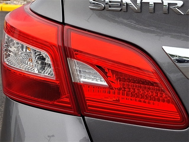 2019 Nissan Sentra SR photo 15