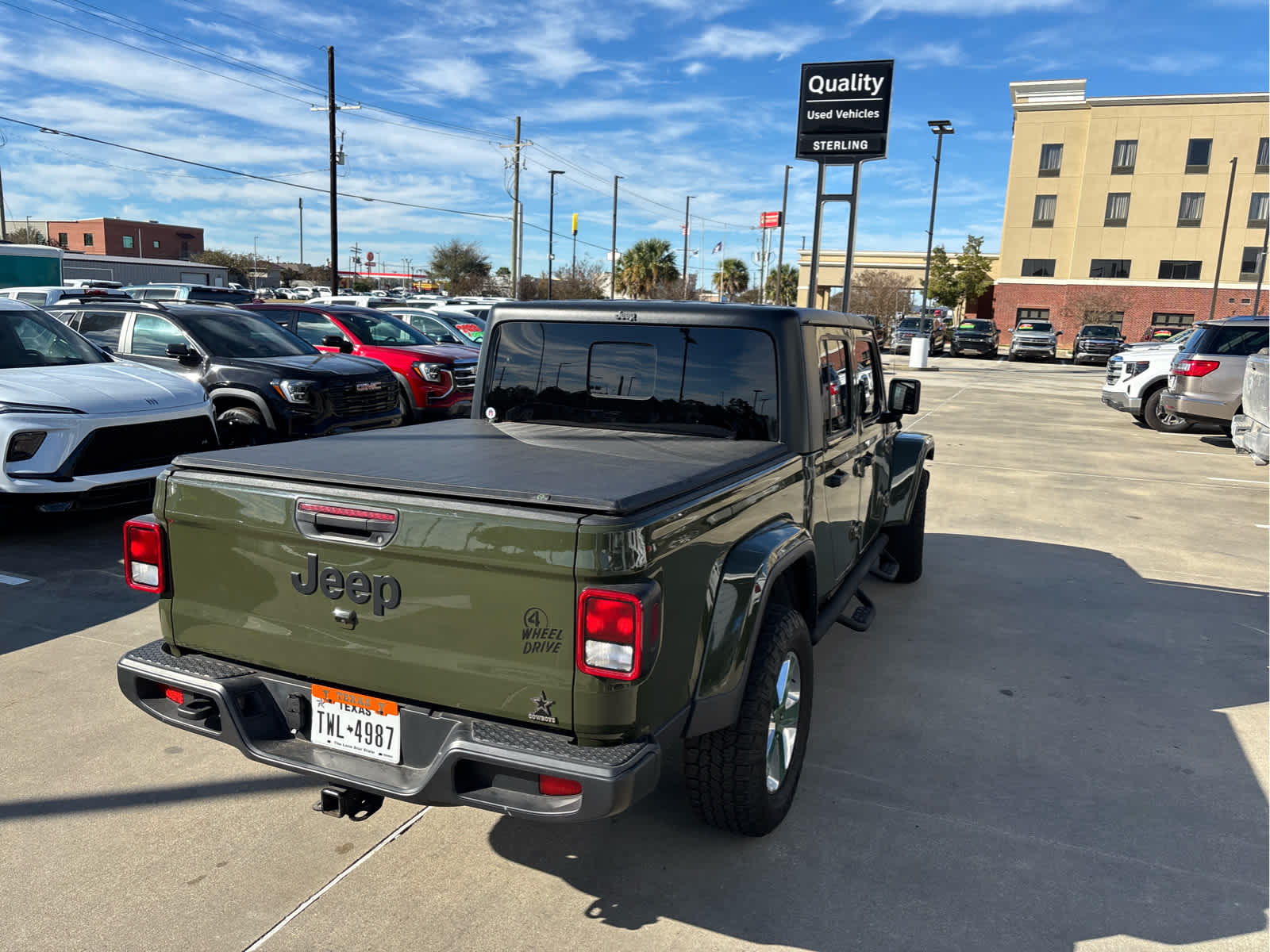 2023 Jeep Gladiator Willys photo 4