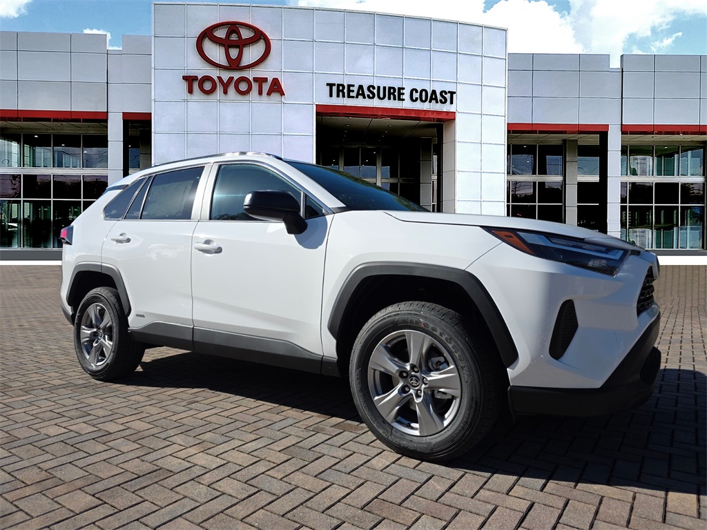 2025 Toyota RAV4 LE's photo