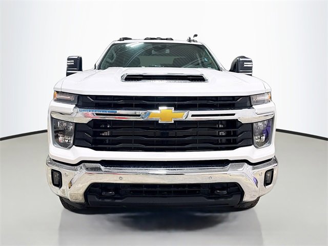 2025 Chevrolet Silverado 2500HD LT photo 2