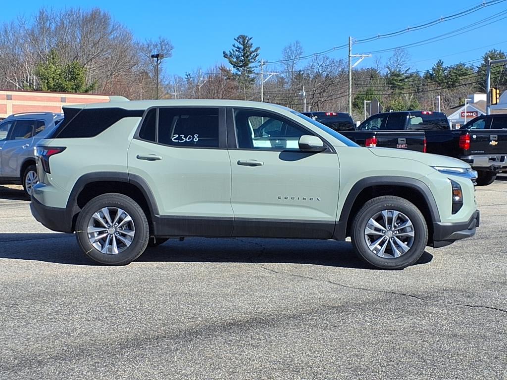 2025 Chevrolet Equinox LT photo 2