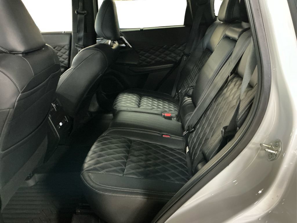2024 Mitsubishi Outlander SEL photo 10