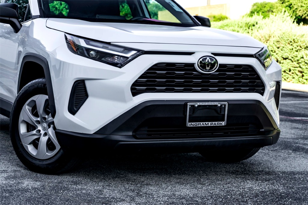 2024 Toyota RAV4 LE photo 2