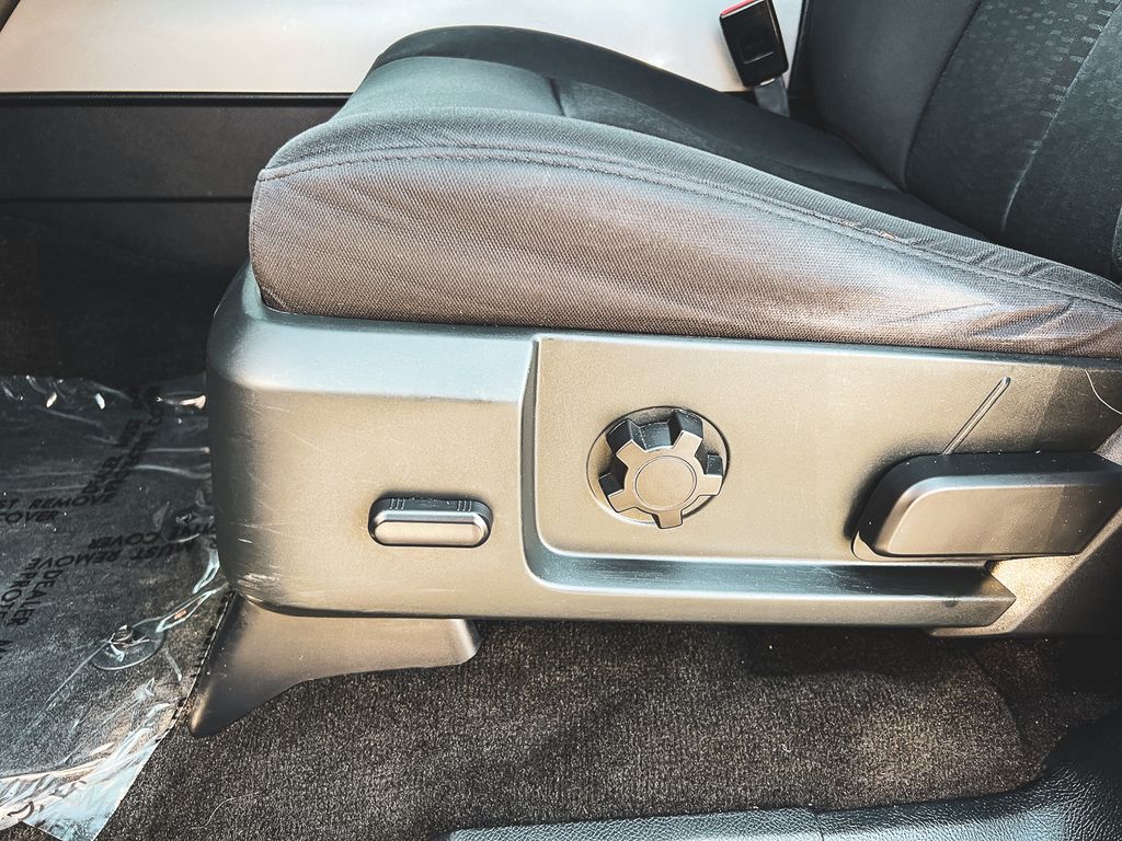 2015 Ford Expedition XLT photo 25