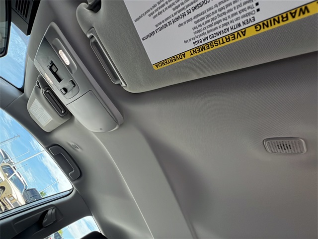 2025 Toyota Camry SE photo 31