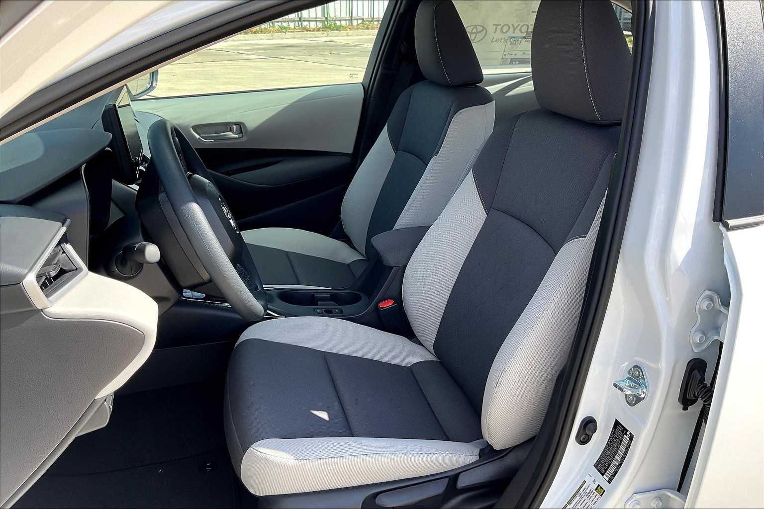 2026 Toyota Corolla LE photo 9
