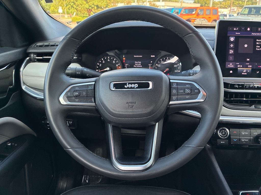 2023 Jeep Compass Limited photo 13