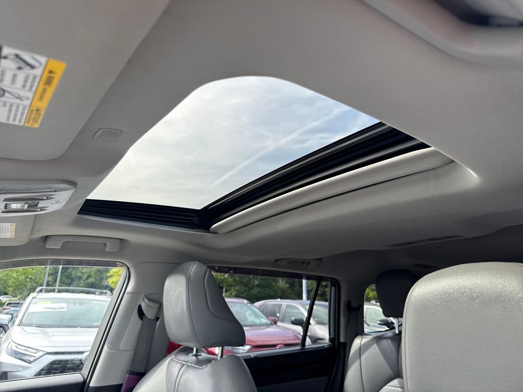 2022 Toyota Highlander XLE photo 4