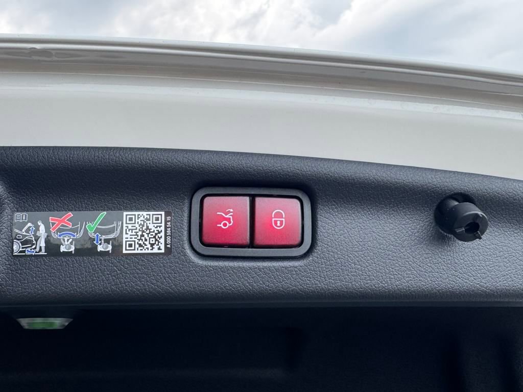 2025 Mercedes Benz C 300 photo 18