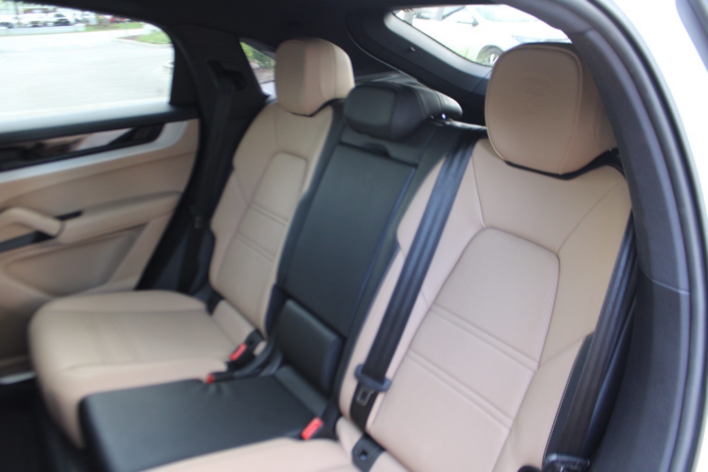 2024 Porsche Cayenne Coupe photo 25