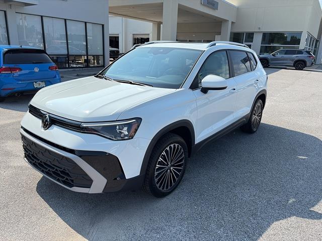 2025 Volkswagen Taos SE photo 3
