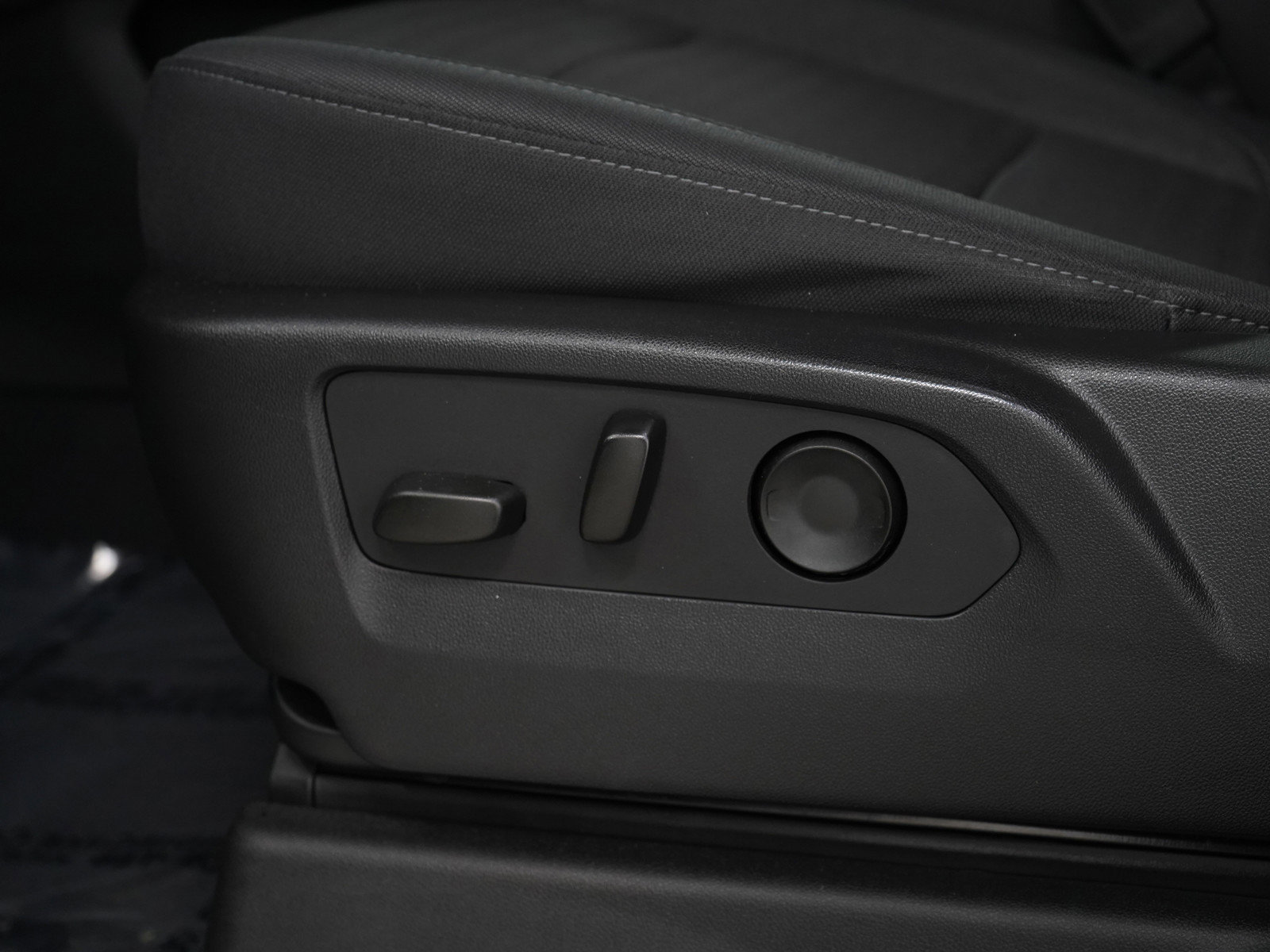2023 Chevrolet Silverado RST photo 27