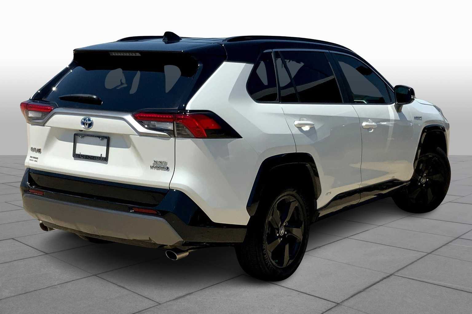 2019 Toyota RAV4 Hybrid XSE photo 11