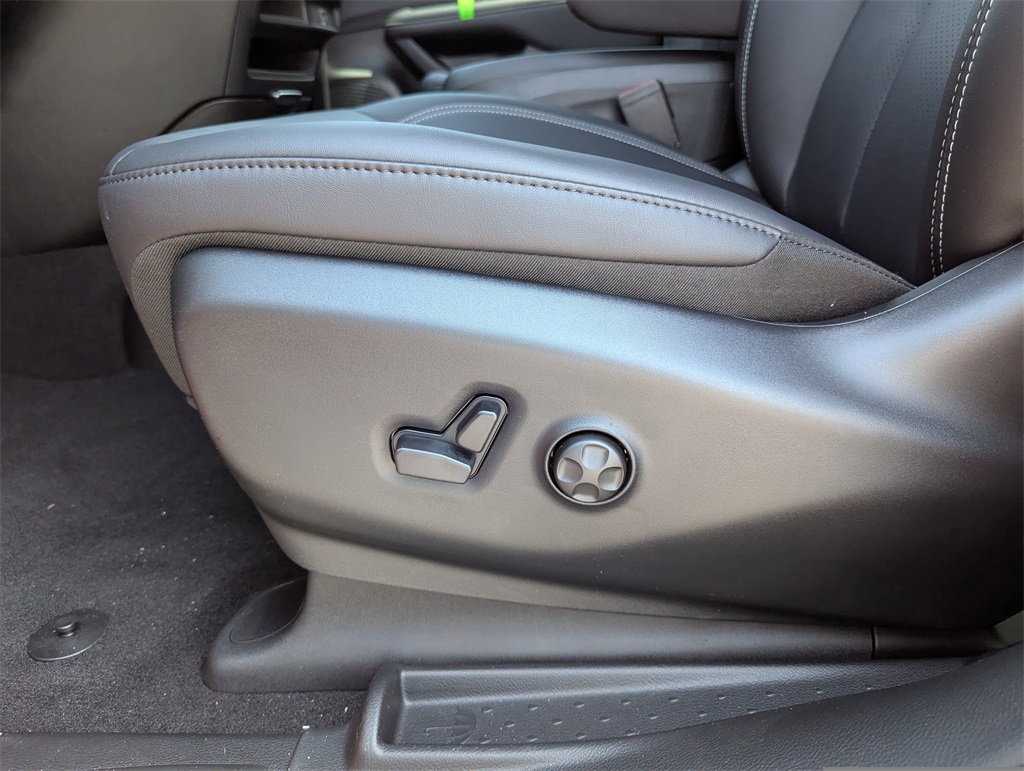 2026 Chrysler Pacifica photo 12