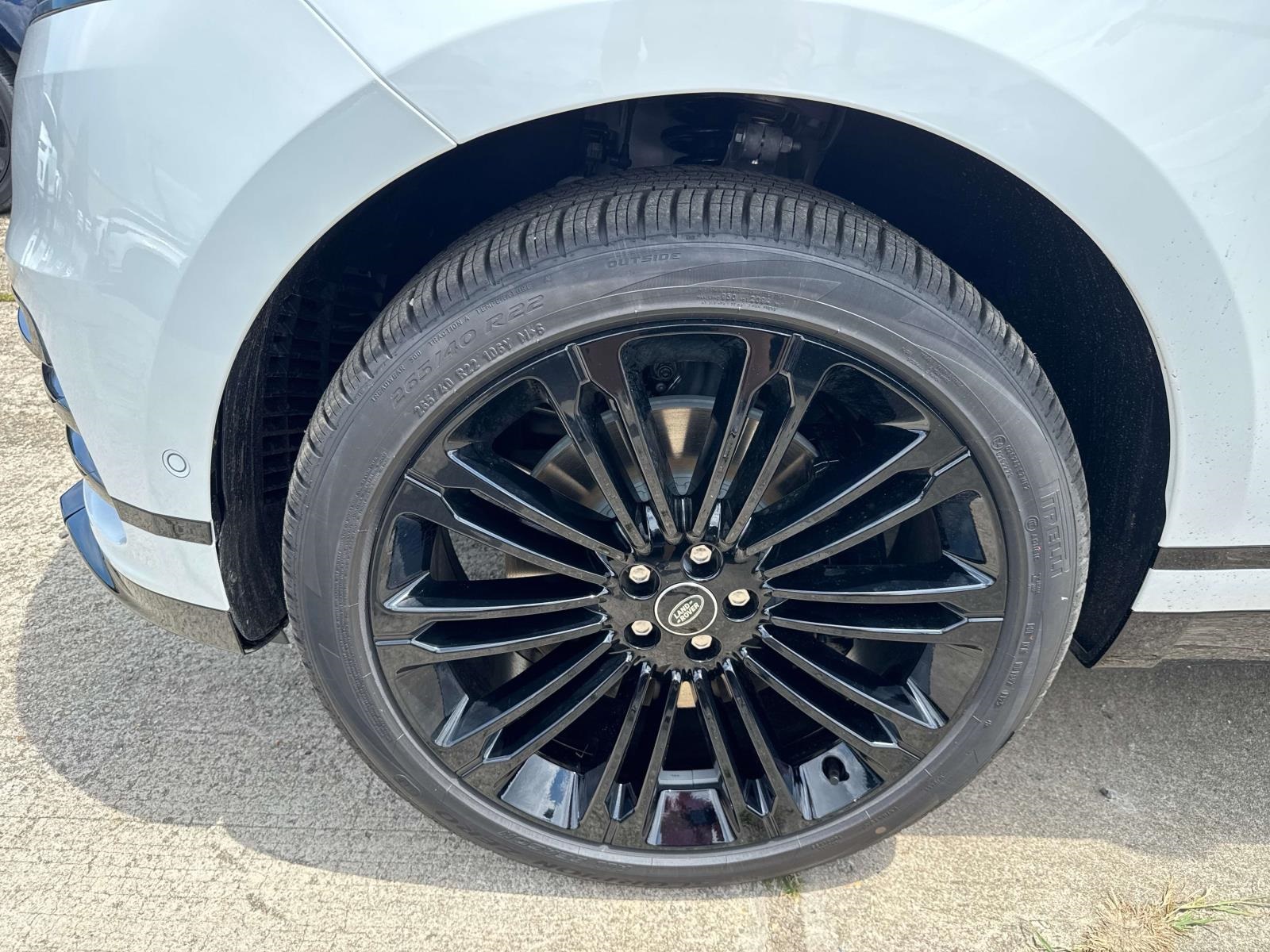 2026 Land Rover Range Rover Velar SE photo 3