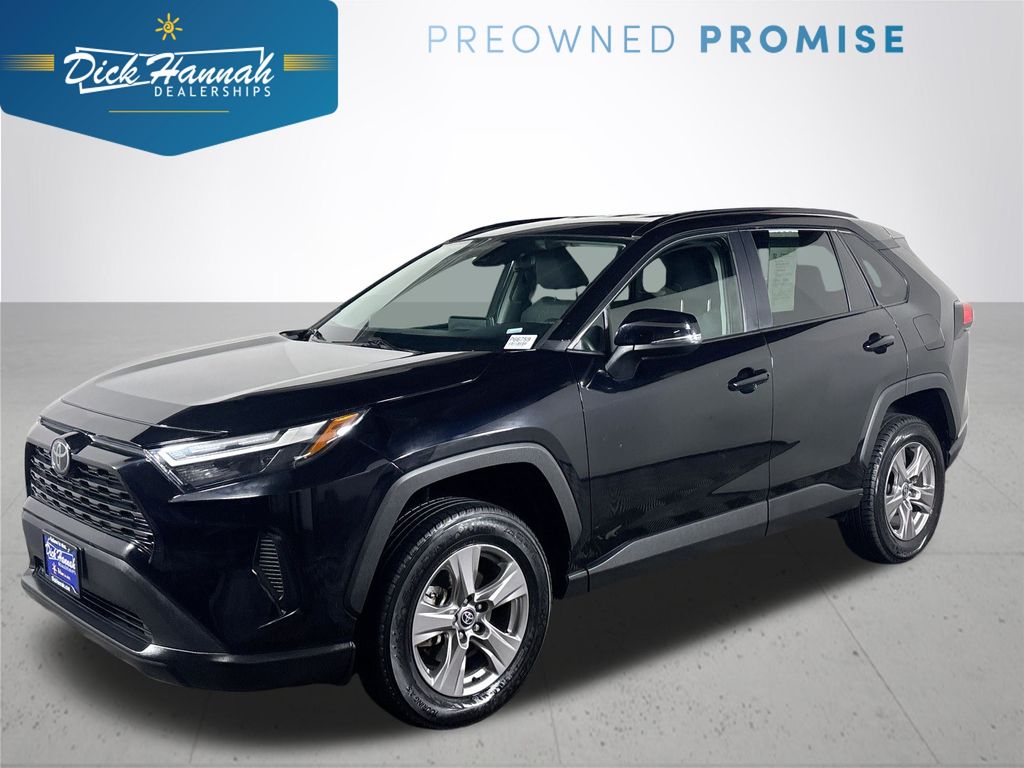 2023 Toyota RAV4 XLE's photo