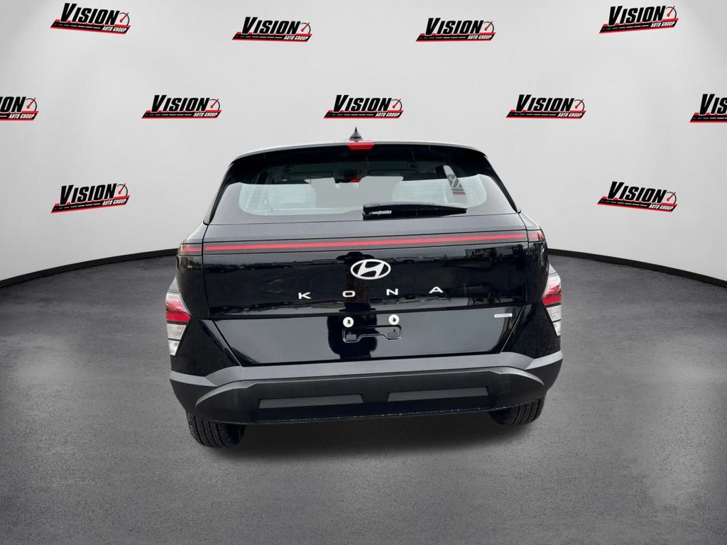 2025 Hyundai Kona SE photo 4
