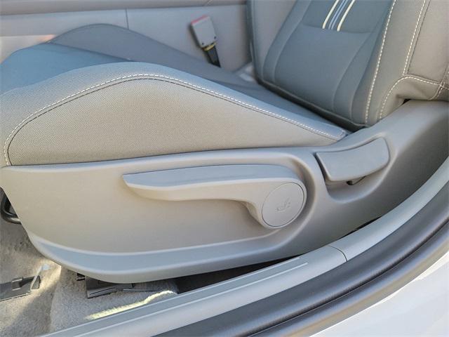 2025 Hyundai Elantra SEL Sport photo 15