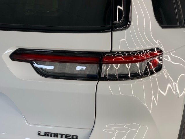 2025 Jeep Grand Cherokee Limited photo 13