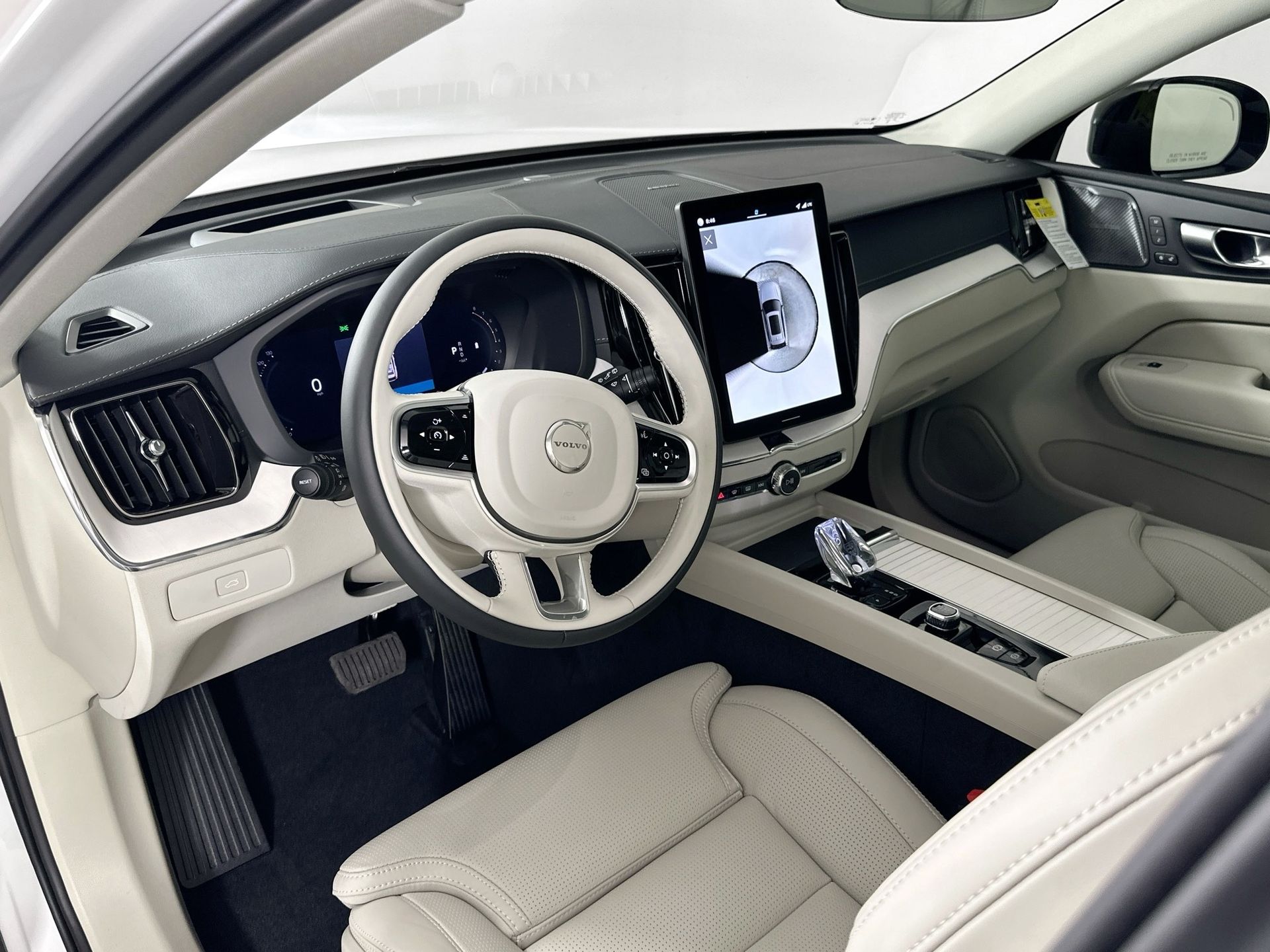 2026 Volvo XC60 B5 photo 9