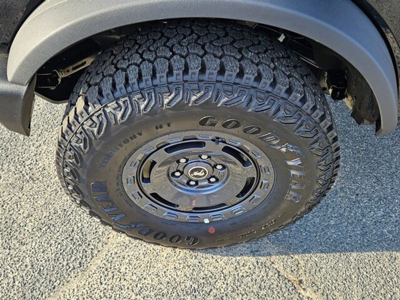 2025 Ford Bronco Base photo 15