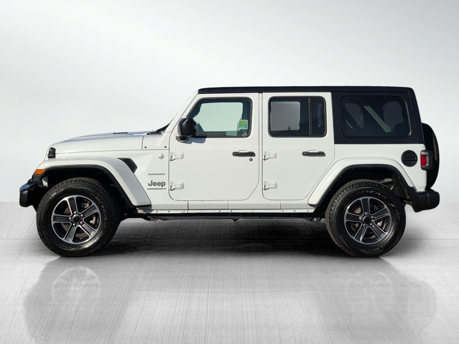 2023 Jeep Wrangler Sahara photo 4