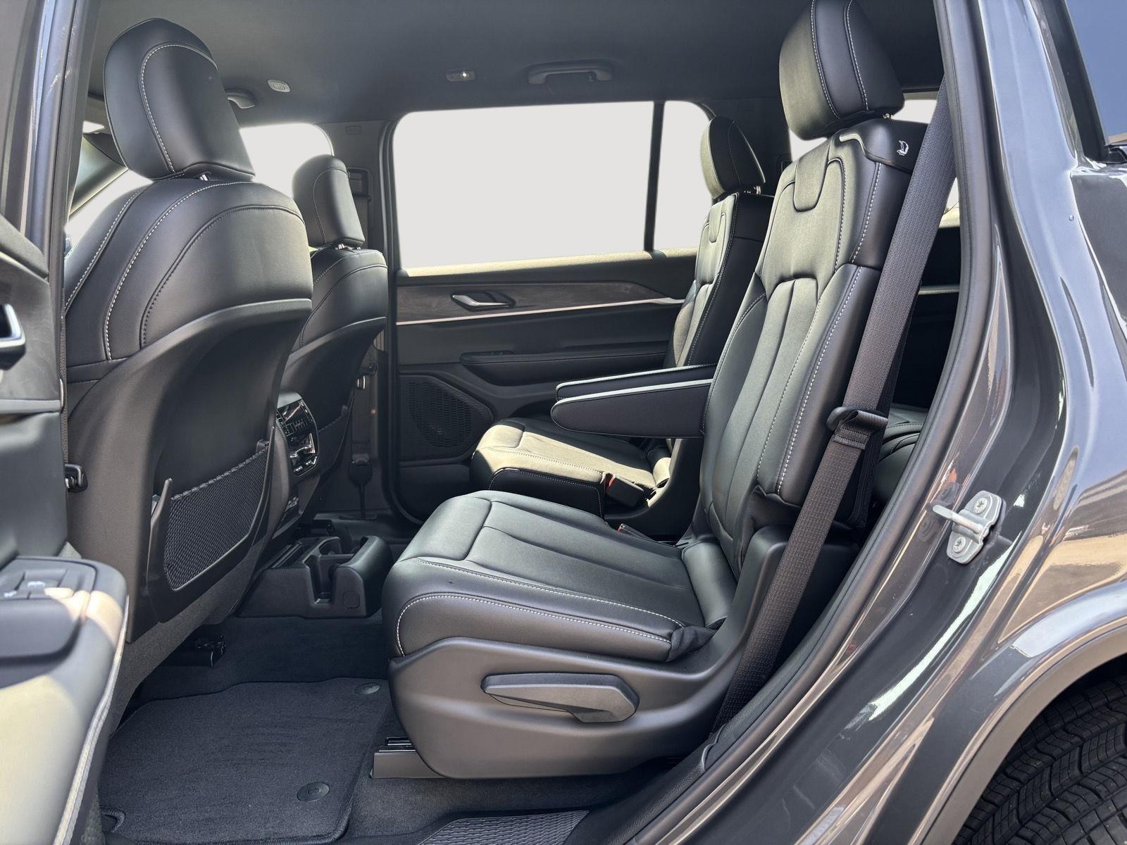 2025 Jeep Grand Cherokee Limited photo 28