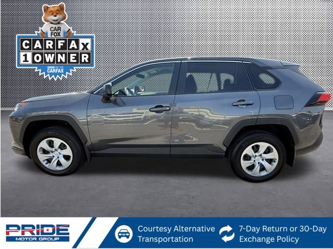 2022 Toyota RAV4 LE photo 2