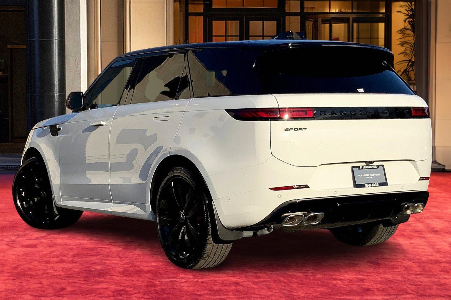 2025 Land Rover Range Rover Sport P530 Dynamic SE photo 3