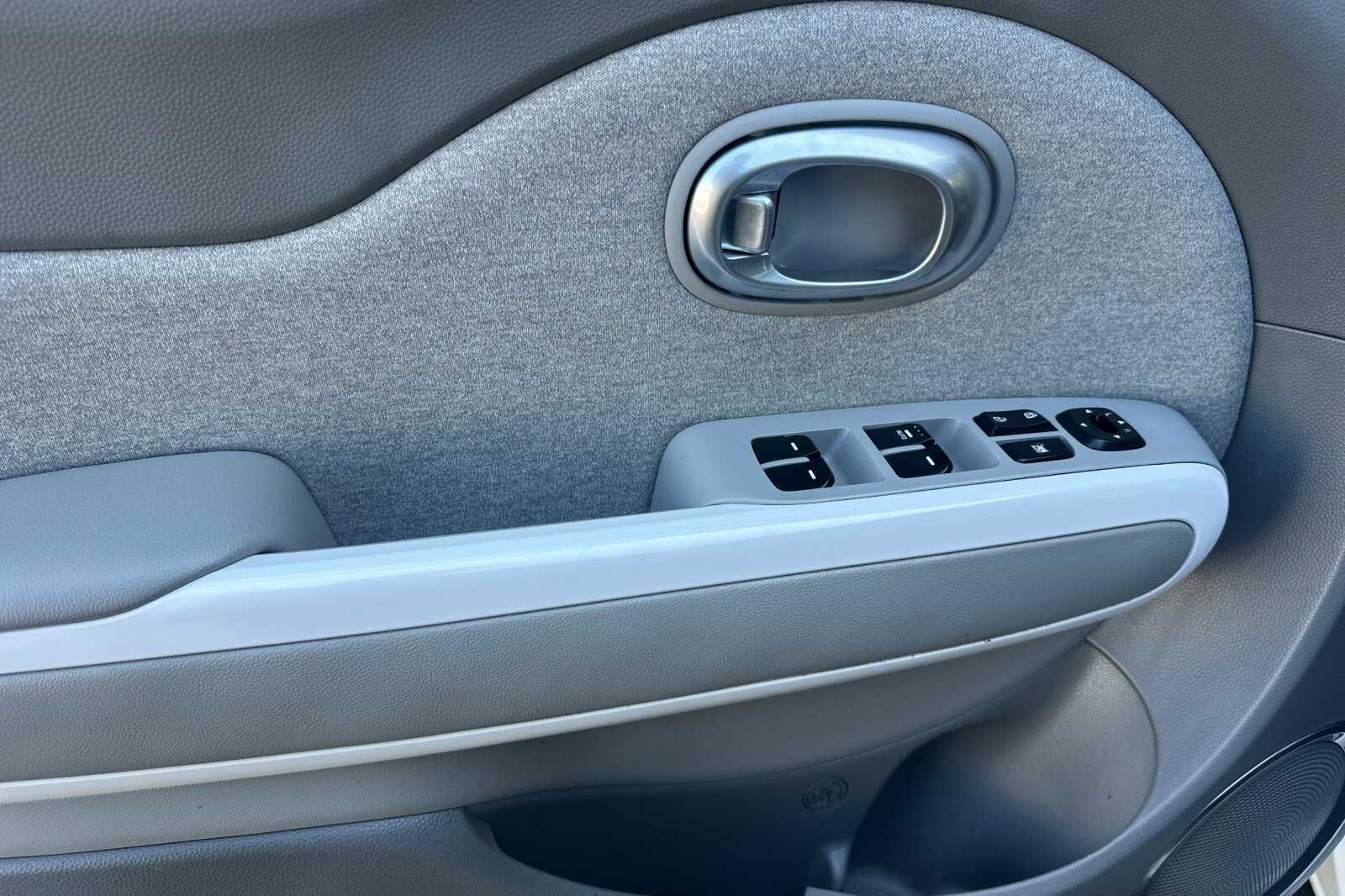 2015 Kia Soul EV Base photo 11