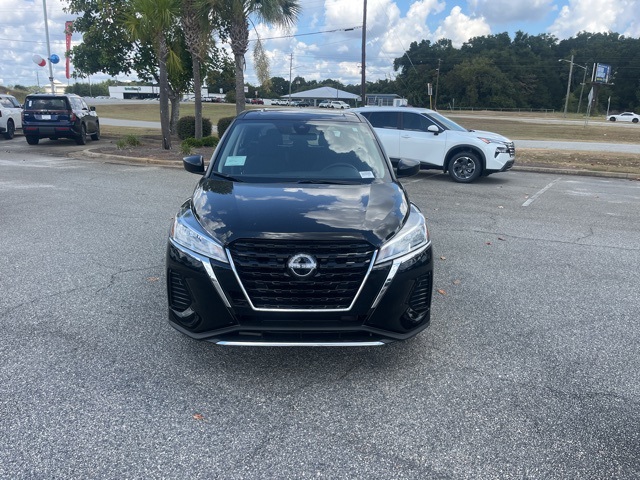 2025 Nissan Kicks Play S photo 2