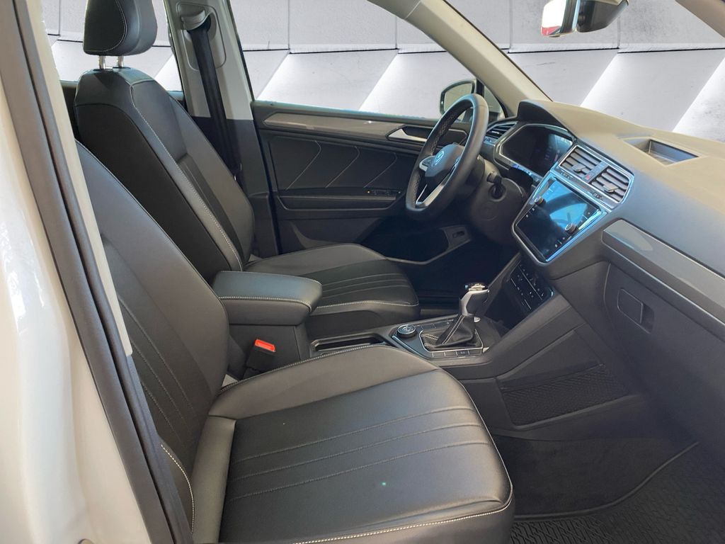 2024 Volkswagen Tiguan SE photo 13