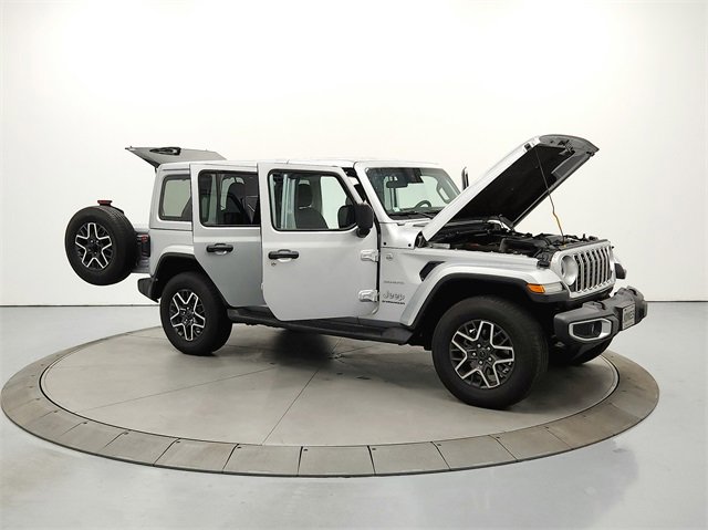 2024 Jeep Wrangler Sahara photo 8