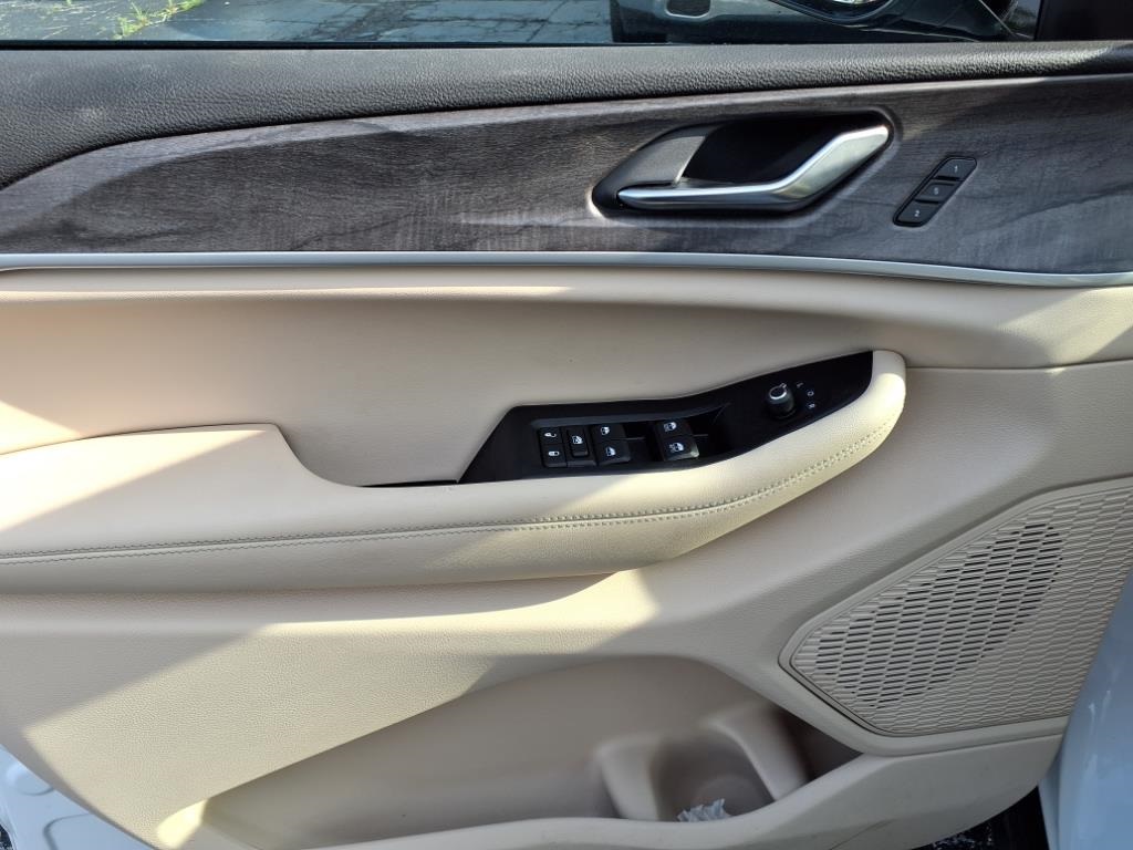 2024 Jeep Grand Cherokee Limited photo 2