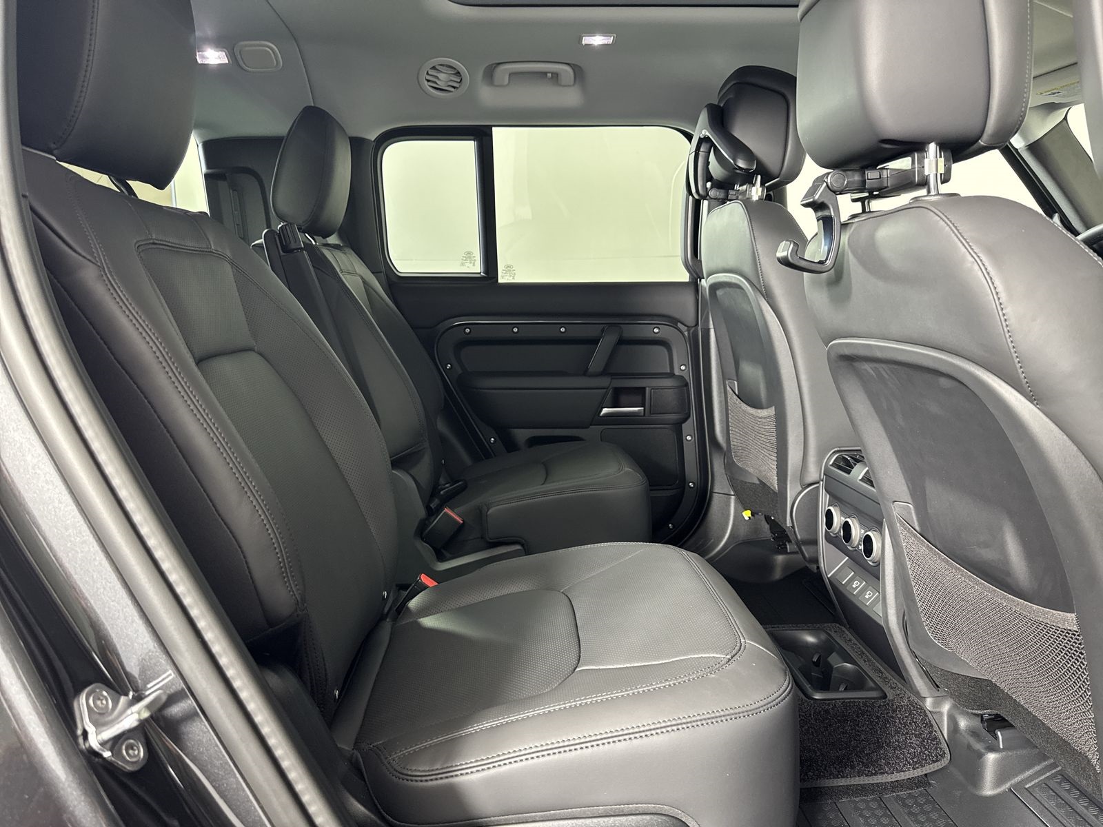 2025 Land Rover Defender 130 S photo 26