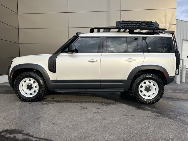 2024 Land Rover Defender 110 S photo 12
