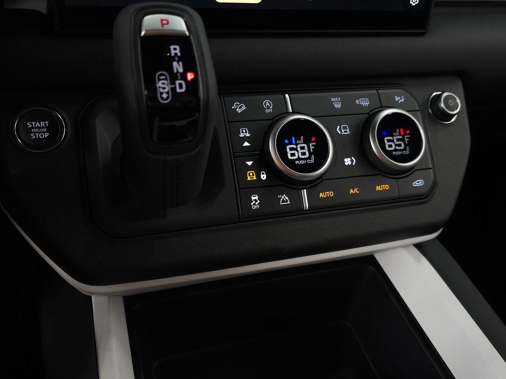 2025 LAND ROVER DEFENDER - Image 29