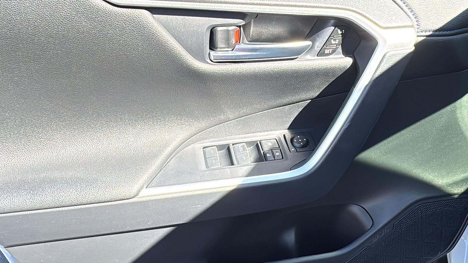 2024 Toyota RAV4 Hybrid XSE photo 11