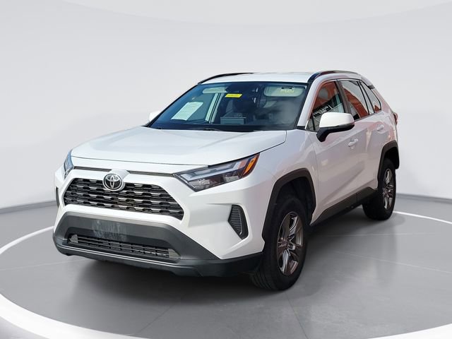 2024 Toyota RAV4 XLE's photo