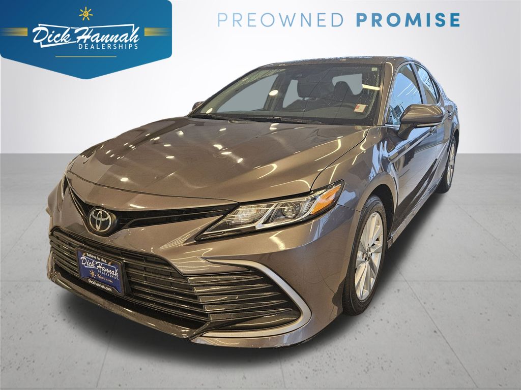 2023 Toyota Camry LE's photo
