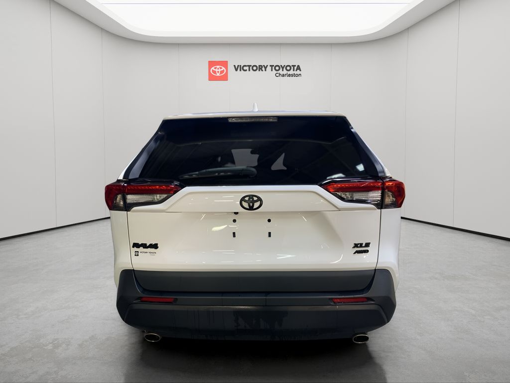 2023 Toyota RAV4 XLE photo 2