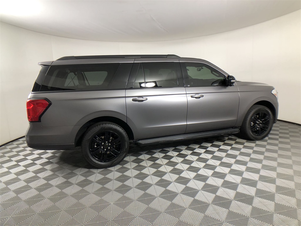 2022 Ford Expedition MAX XLT photo 2